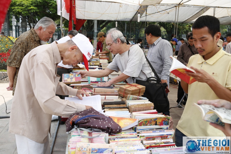 Nhiều cuốn sách cổ xuất hiện tại Hội sách cũ Hà Nội tháng 4/2017 nhieu cuon sach co xuat hien tai hoi sach cu ha noi thang 42017