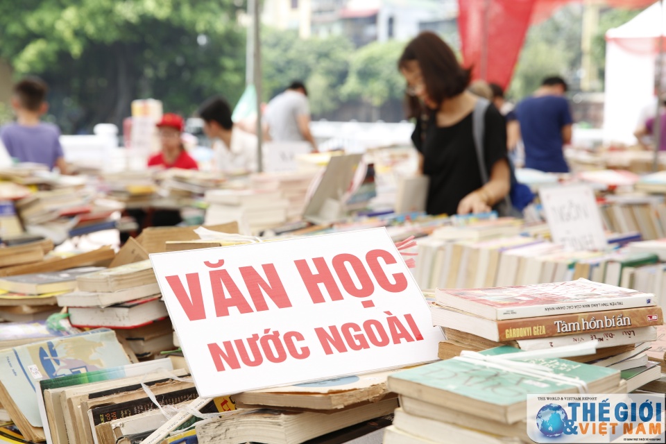 Nhiều cuốn sách cổ xuất hiện tại Hội sách cũ Hà Nội tháng 4/2017 nhieu cuon sach co xuat hien tai hoi sach cu ha noi thang 42017