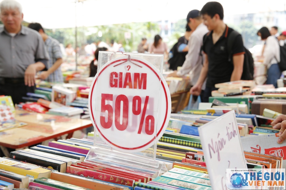 Nhiều cuốn sách cổ xuất hiện tại Hội sách cũ Hà Nội tháng 4/2017 nhieu cuon sach co xuat hien tai hoi sach cu ha noi thang 42017