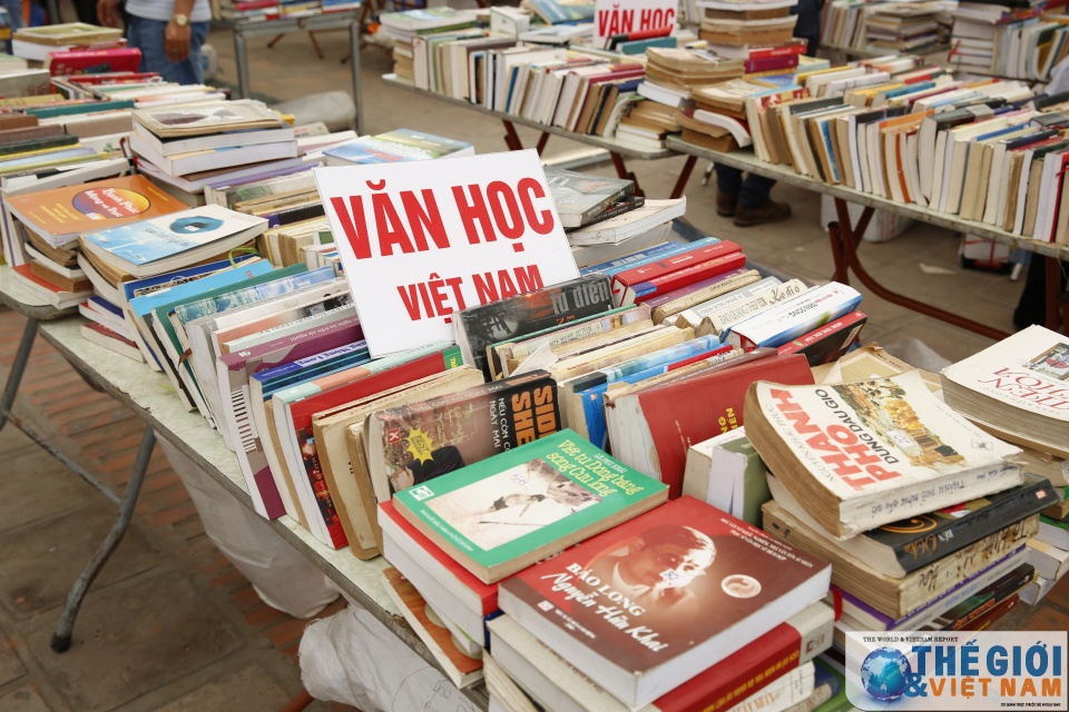 Nhiều cuốn sách cổ xuất hiện tại Hội sách cũ Hà Nội tháng 4/2017 nhieu cuon sach co xuat hien tai hoi sach cu ha noi thang 42017