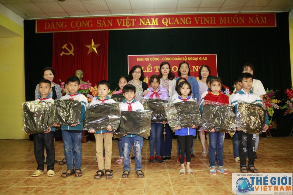 ban nu cong cong doan bo ngoai giao ho tro ho ngheo o tuyen quang xay nha