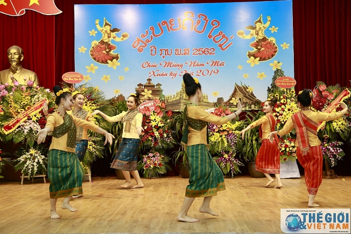 tiec mung tet co truyen bun pi may cua nuoc ban lao