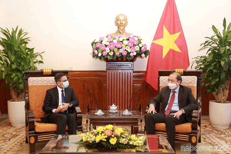 Thứ trưởng Ngoại giao Nguyễn Quốc Dũng tiếp Đại sứ Ấn Độ