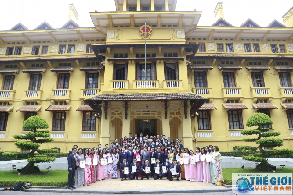 le trao quyet dinh tuyen dung cong chuc vien chuc nam 2017 2018