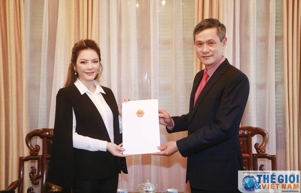 Bộ Ngoại giao trao Giấy Chấp nhận lãnh sự cho bà Lý Nhã Kỳ