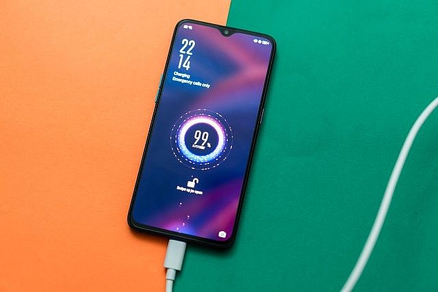 nha san xuat smartphone thua nhan cong nghe sac nhanh lam giam tuoi tho pin