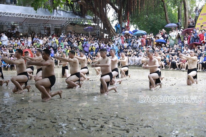 Hội vật Cầu nước làng Vân - lễ hội ‘độc nhất vô nhị’ miền Kinh Bắc