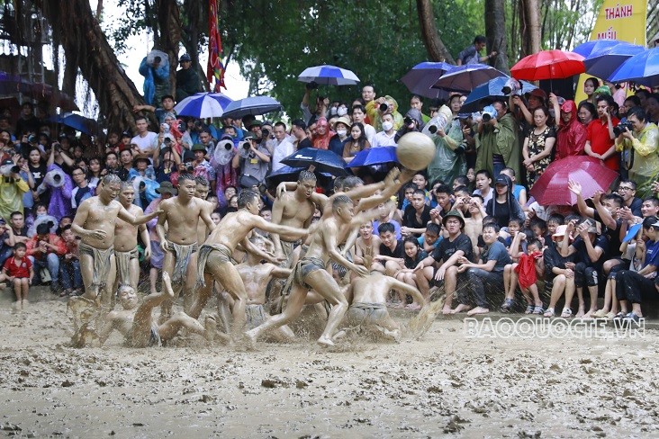 Hội vật Cầu nước làng Vân - lễ hội ‘độc nhất vô nhị’ miền Kinh Bắc