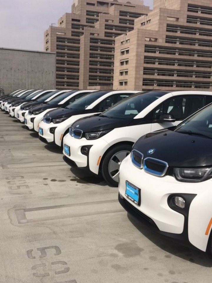 cong chuc los angeles duoc lai bmw di lam