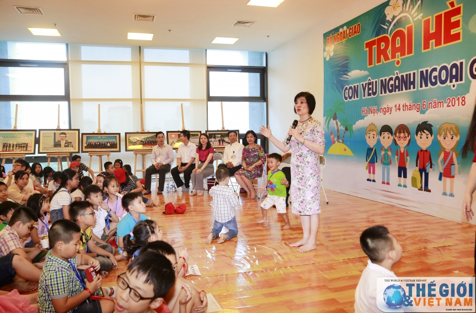 tung bung chuong trinh trai he thieu nhi bo ngoai giao