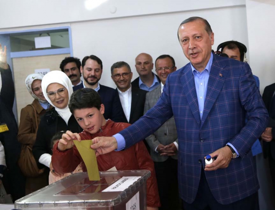 cu tri tho nhi ky di bo phieu bau quoc hoi va tong thong nhiem ky moi