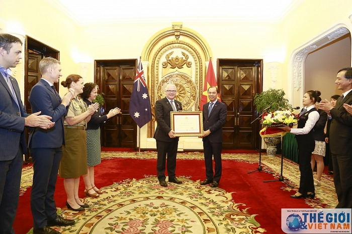 trao tang huan chuong huu nghi cho dai su australia