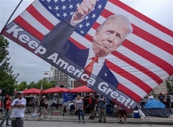 Bầu cử Tổng thống Mỹ: Hai ứng viên 'đua' vận động quỹ tranh cử