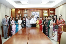 Phật tử Việt Nam tại Hàn Quốc trao tặng vật tư y tế chống dịch Covid-19 hỗ trợ kiều bào