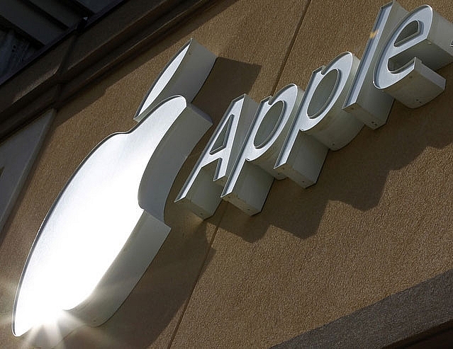 Apple thua kiện vì bán iPhone không có bộ sạc