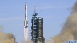 Trung Quốc phóng thành công tàu vũ trụ có người lái Thần Châu 12