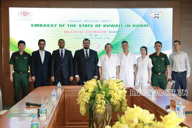 Đại sứ quán Nhà nước Kuwait hiến máu nhân đạo tại Bệnh viện Trung ương Quân đội 108