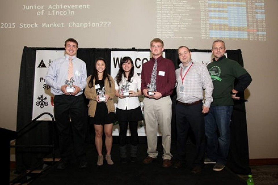 nu sinh viet nam gianh hoc bong 6 truong dai hoc my