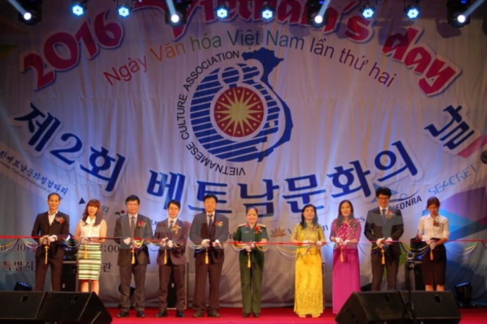 ruc ro sac mau ngay van hoa viet nam tai han quoc