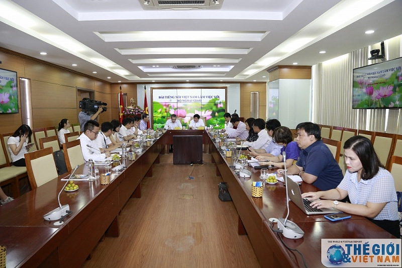 thu truong ngoai giao dang minh khoi lam viec voi lanh dao dai tieng noi viet nam