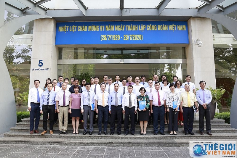 doan truong co quan dai dien lam viec voi lanh dao thong tan xa viet nam va tieng noi nam