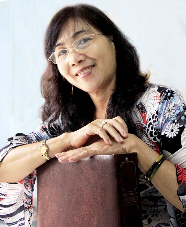 Nữ NSNA Tuyết Minh ra mắt bút ký-tiểu luận Những chặng đường