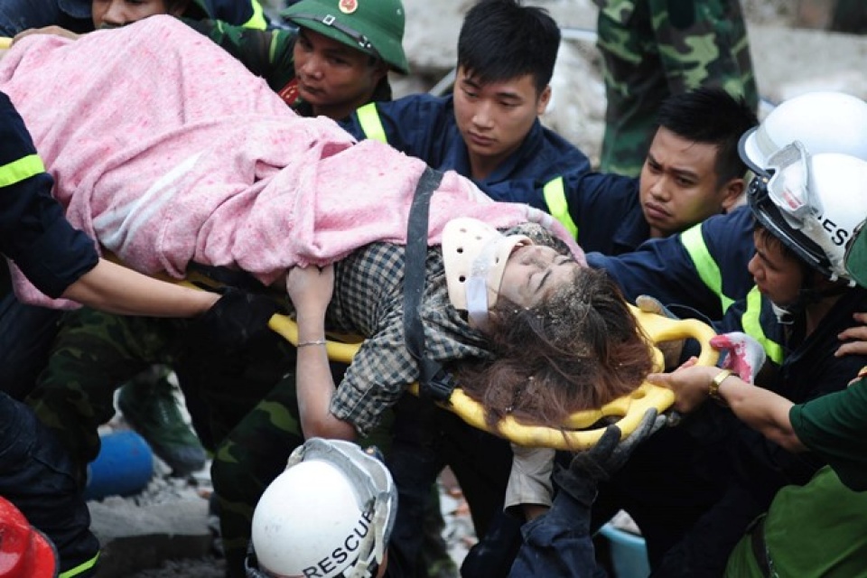 ha noi sap nha 4 tang 2 nguoi thiet mang