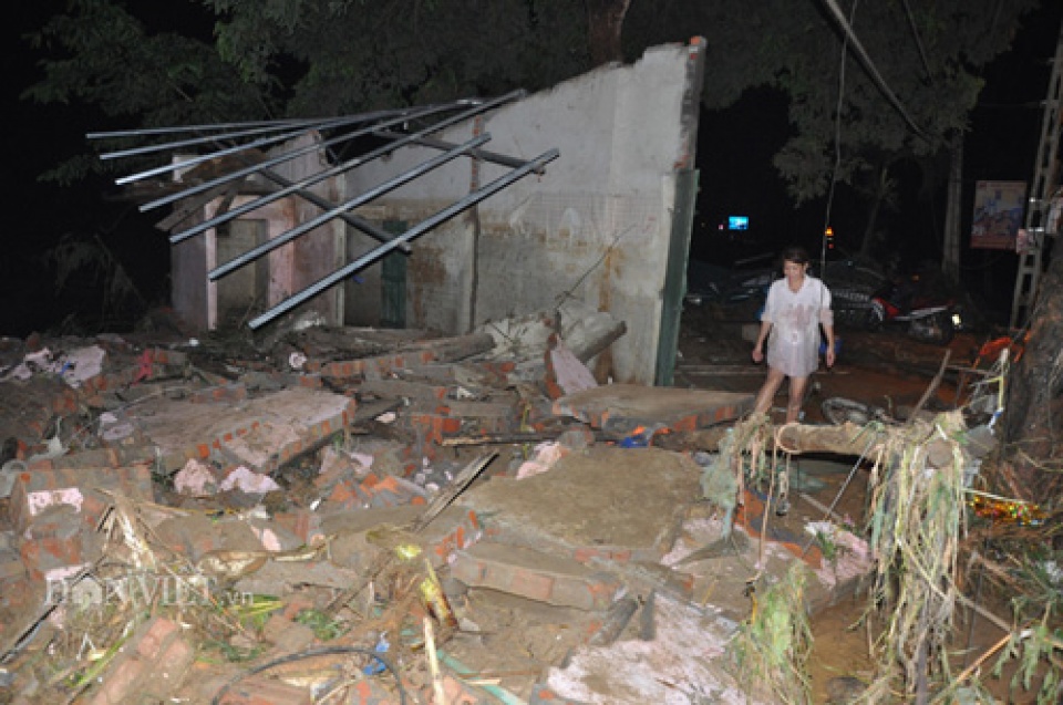 cong dien ve khan truong ung pho voi mua lu sat lo dat