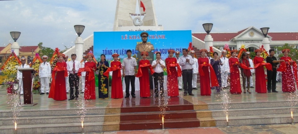 Khánh thành tượng Đại tướng Võ Nguyên Giáp tại huyện Bố Trạch khanh thanh tuong dai tuong vo nguyen giap tai huyen bo trach