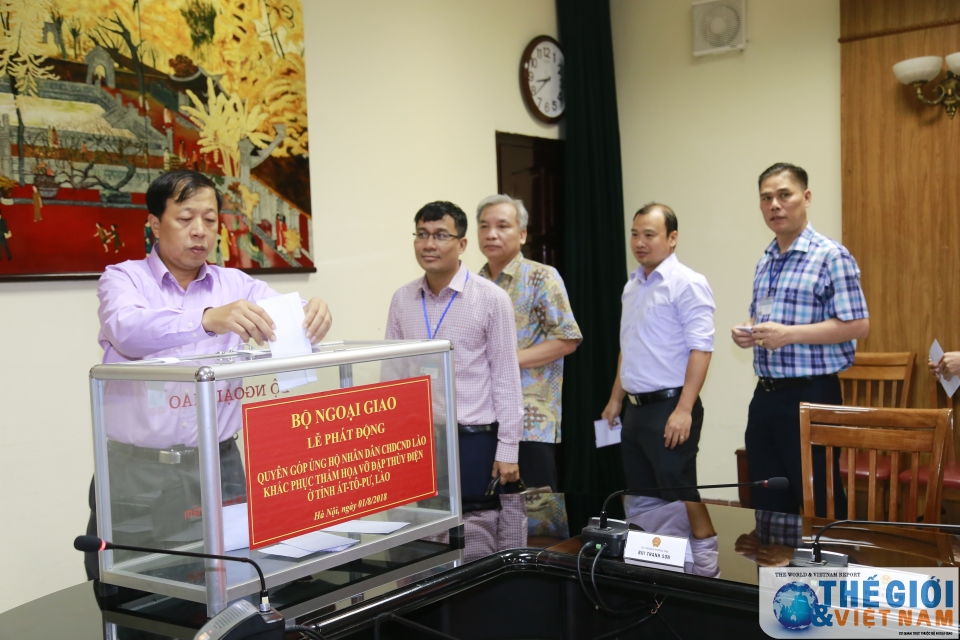 cong doan bo ngoai giao to chuc le quyen gop tien giup nhan dan lao