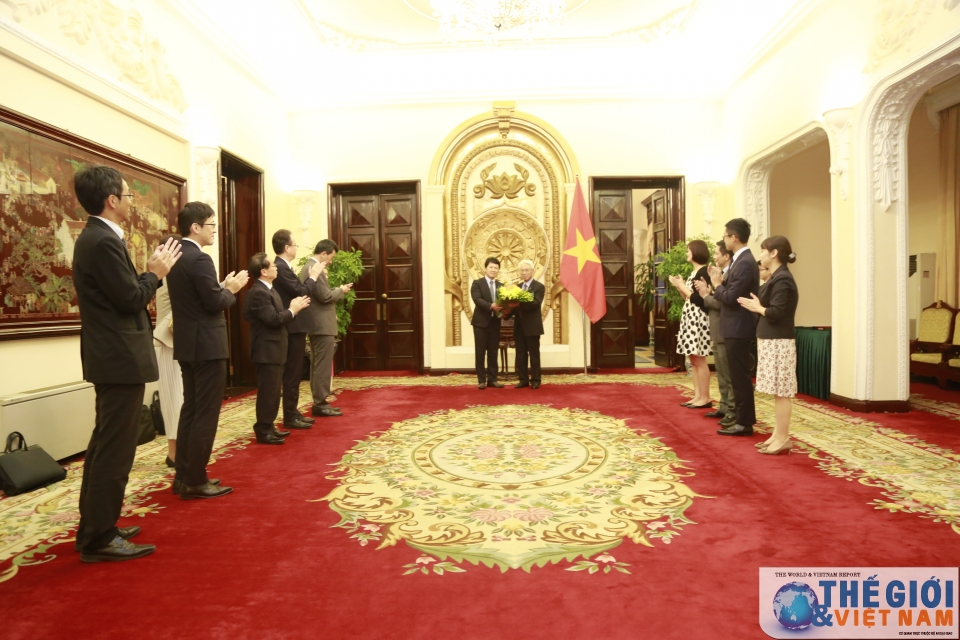 trao huy chuong huu nghi cho cong su dai su quan nhat ban tai viet nam