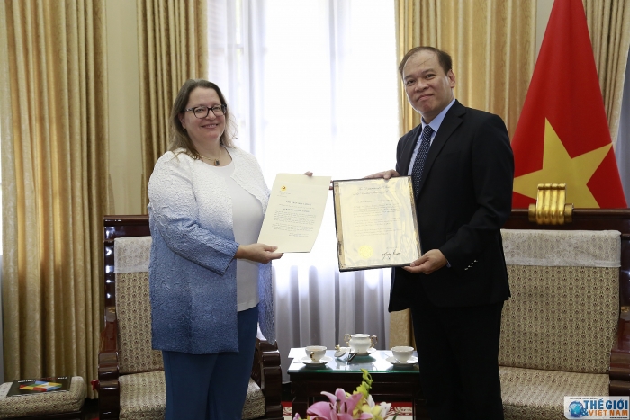 trao giay chap nhan lanh su cho tong lanh su hoa ky tai tp ho chi minh