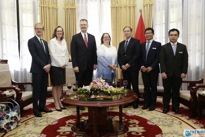 trao giay chap nhan lanh su cho tong lanh su hoa ky tai tp ho chi minh