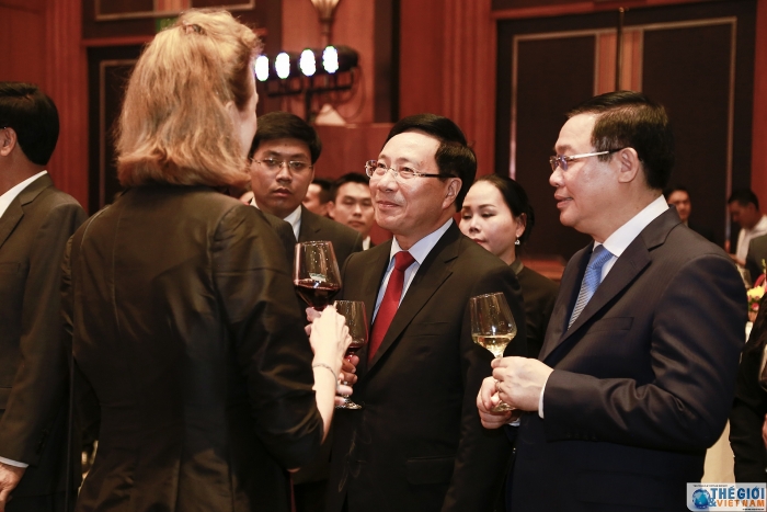 thu tuong va phu nhan chu tri chieu dai nhan ky niem quoc khanh 29