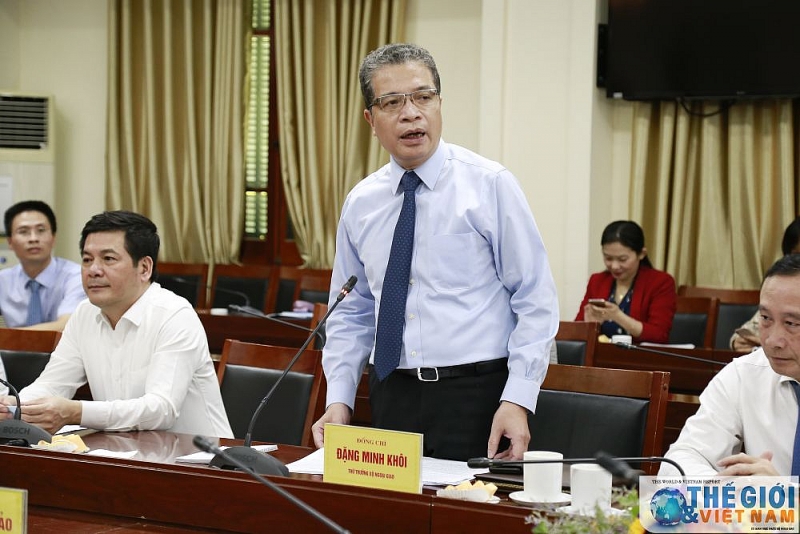 truong ban tuyen giao trung uong tiep lam viec voi cac truong co quan dai dien viet nam o nuoc ngoai