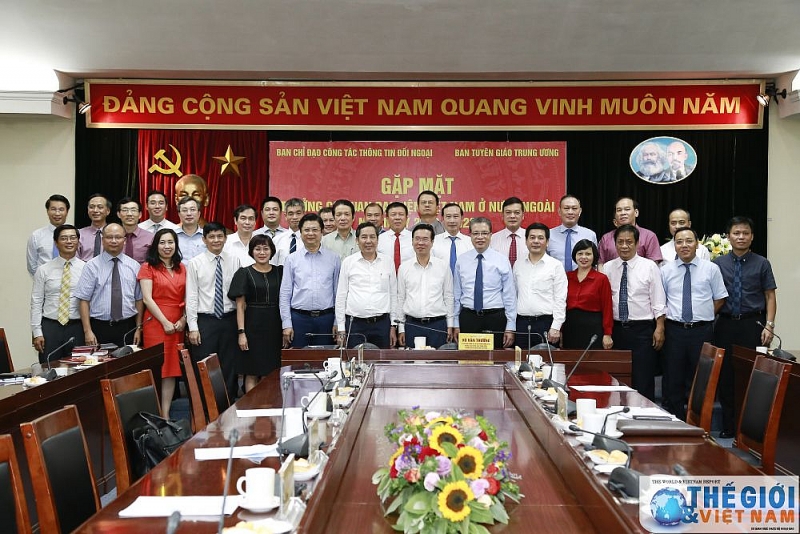 truong ban tuyen giao trung uong tiep lam viec voi cac truong co quan dai dien viet nam o nuoc ngoai