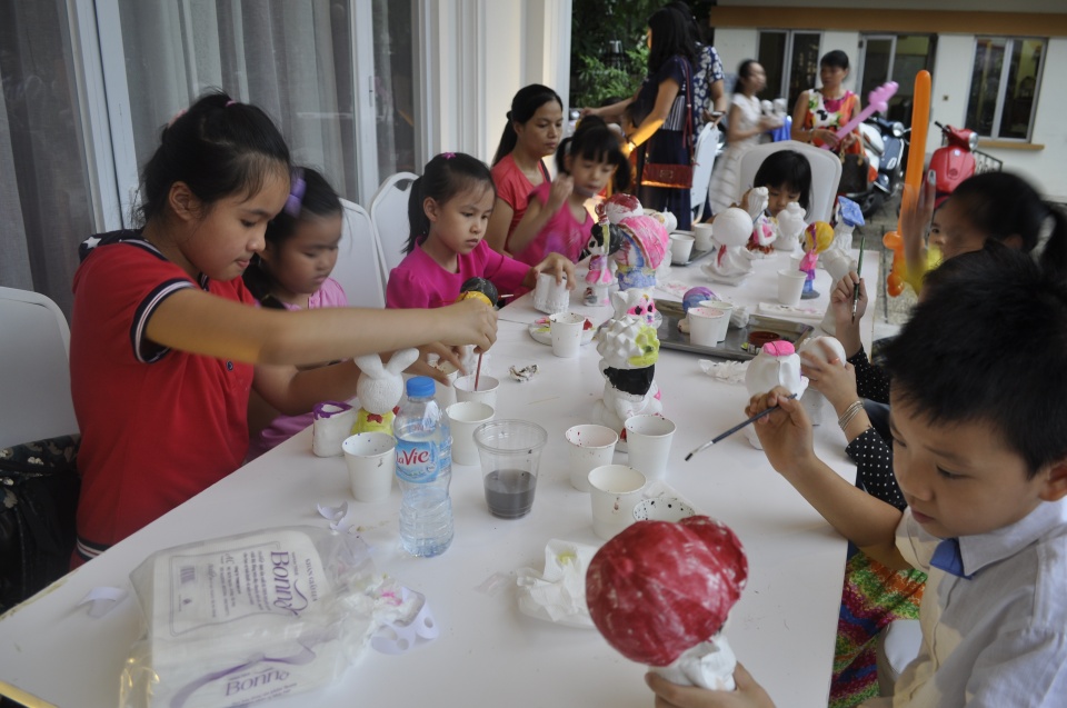 thieu nhi con em can bo bo ngoai giao vui tet trung thu