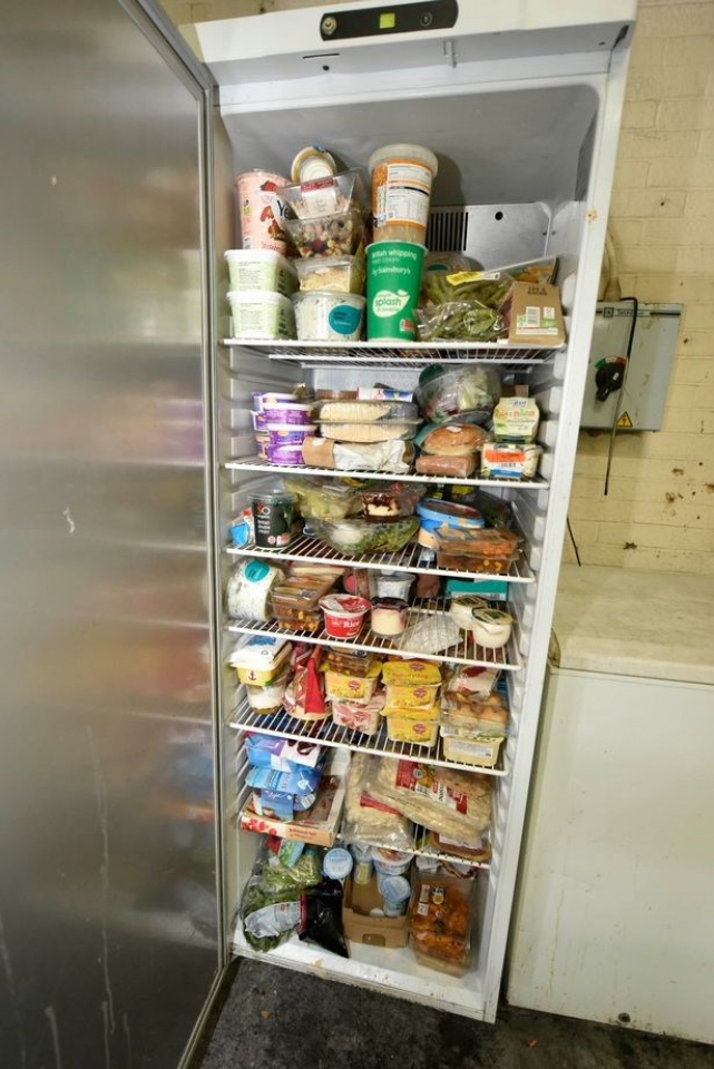 nhung sieu thi chuyen ban do het han