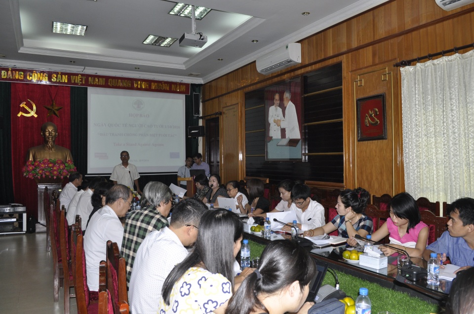 Cùng nỗ lực bảo vệ sức khỏe người cao tuổi cung no luc bao ve suc khoe nguoi cao tuoi