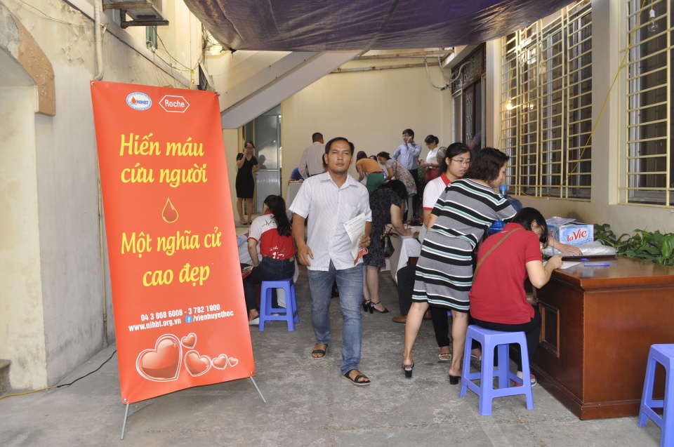 cong doan bo ngoai giao to chuc ngay hoi hien mau