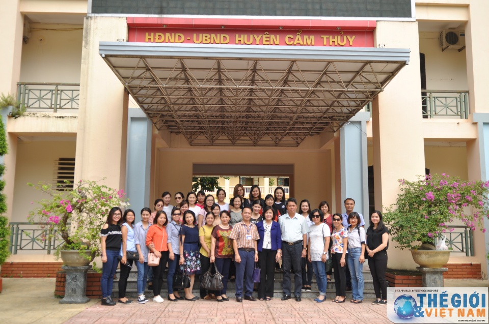 ban nu cong bo ngoai giao chia se kho khan cung hoc sinh o thanh hoa