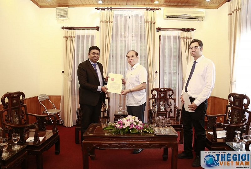 Cục trưởng Cục Lãnh sự trao Giấy Chấp nhận Tổng Lãnh sự Ấn Độ tại TP Hồ Chí Minh cuc truong cuc lanh su trao giay chap nhan tong lanh su an do tai tp ho chi minh