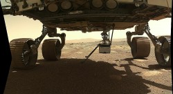 Tàu thám hiểm Hỏa tinh của NASA khai thác được mẫu đất đầu tiên của Hành tinh Đỏ