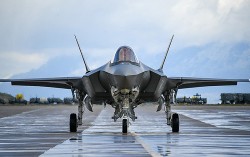 So sánh máy bay F-35 Mỹ với Su-35 của Nga