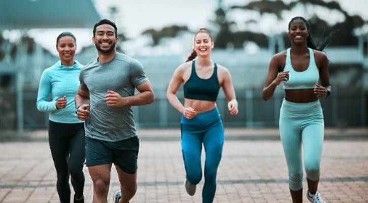 Đi bộ nhanh hơn tốt hơn đi 10.000 bước với tốc độ bình thường. (Nguồn: Indiatimes) Đi bộ nhanh hơn tốt hơn đi 10.000 bước với tốc độ bình thường. (Nguồn: Indiatimes)