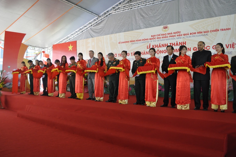 Khánh thành Trung tâm Hành động bom mìn quốc gia Việt Nam khanh thanh trung tam hanh dong bom min quoc gia viet nam