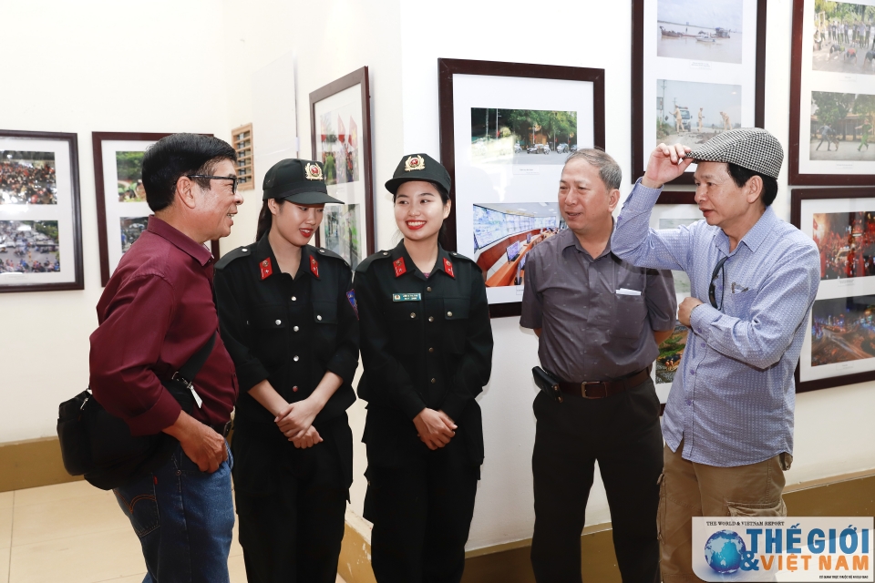 le trao giai va khai mac trien lam anh ve chu de cong an thu do gan gui than thien vi nhan dan phuc vu