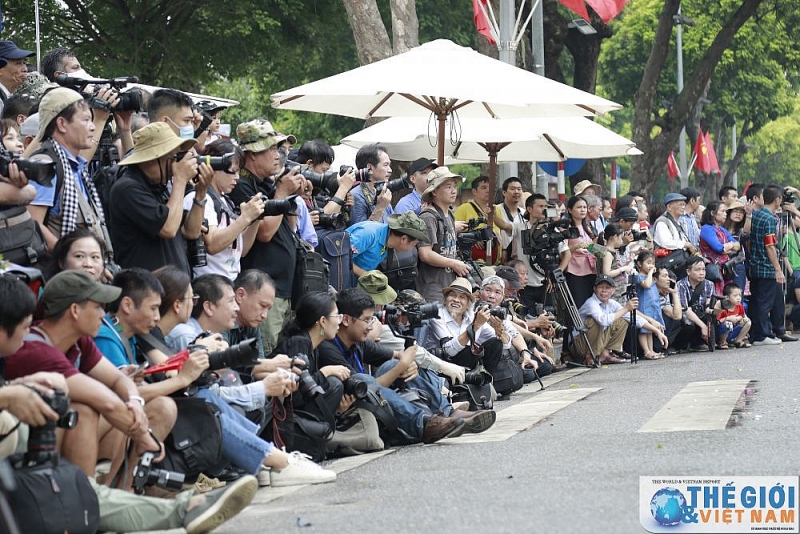 lien hoan mua rong ben ho hoan kiem