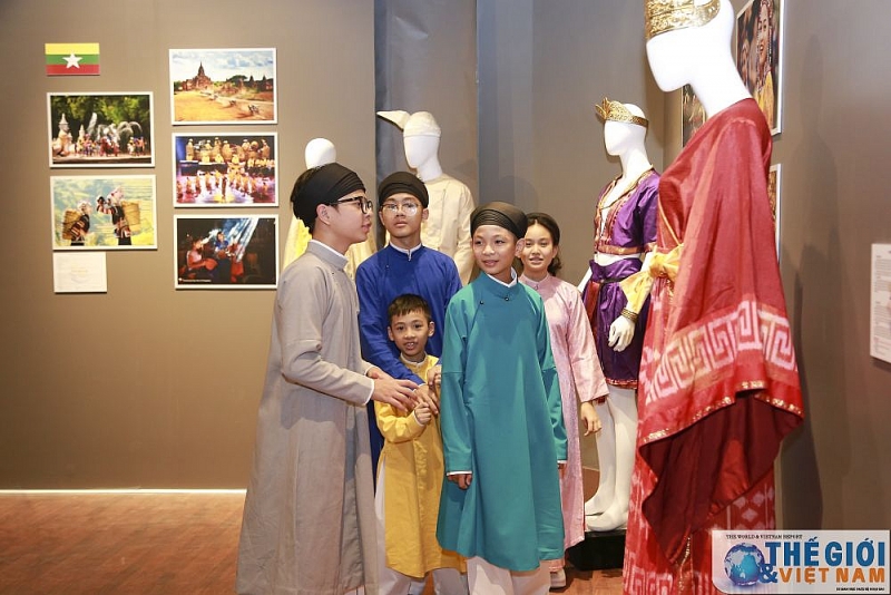Triển lãm Trang phục truyền thống các nước ASEAN trien lam trang phuc truyen thong cac nuoc asean