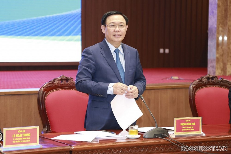 doan truong co quan dai dien viet nam o nuoc ngoai lam viec voi lanh dao thanh pho ha noi